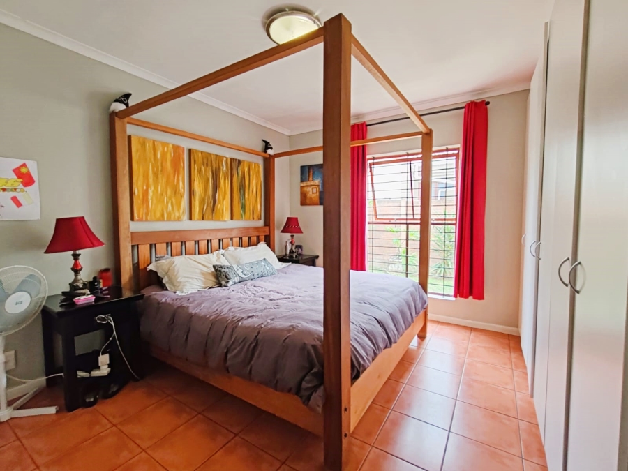 2 Bedroom Property for Sale in Uitzicht Western Cape